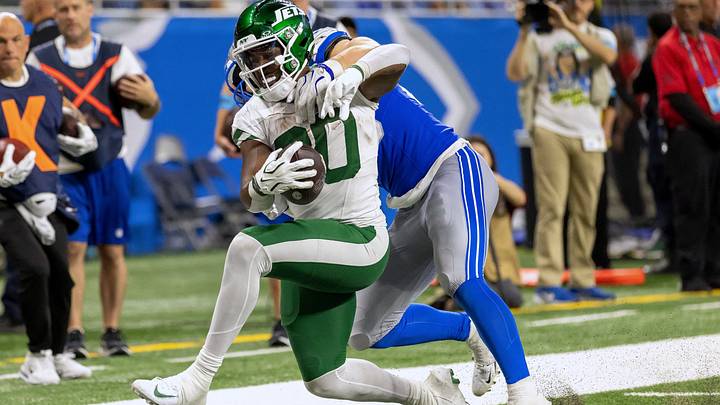 Sep 27, 2026; Detroit, Michigan, USA; New York Jets running back Breece Hall (20) runs with the ball against the Detroit Lions during the fourth quarter at Ford Field. Mandatory Credit: David Reginek-Imagn Images Sep 27, 2026; Detroit, Michigan, USA; New York Jets running back Breece Hall (20) runs with the ball against the Detroit Lions during the fourth quarter at Ford Field. Mandatory Credit: David Reginek-Imagn Images
