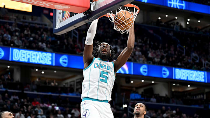Mark Williams fue devuelto por los Lakers a los Hornets