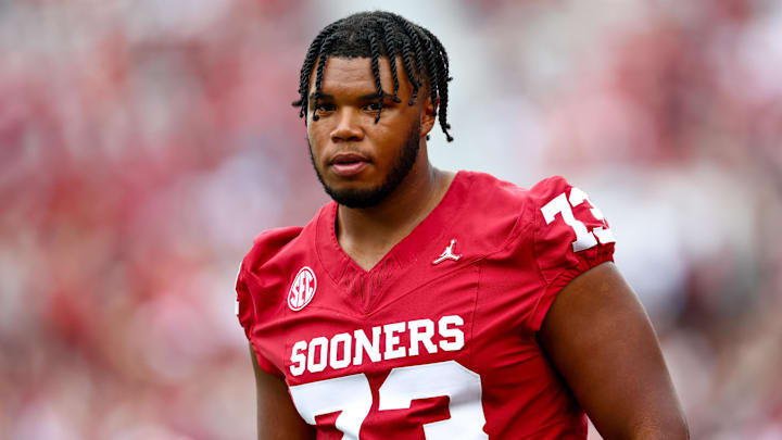 Oklahoma offensive lineman Isaiah Dent