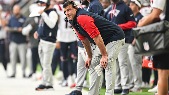 Aug 16, 2025; Minneapolis, Minnesota, USA; New England Patriots head coach Mike Vrabel looks on during the second quarter against the Minnesota Vikings at U.S. Bank Stadium. Mandatory Credit: Jeffrey Becker-Imagn Images