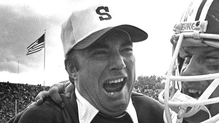 Darryl Rogers, left, with linebacker Dan Bass. Rogers was coach of the MSU Spartans from 1976-1979. Darryl Rogers, left, with linebacker Dan Bass. Rogers was coach of the MSU Spartans from 1976-1979.
