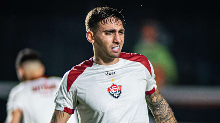 Ele marcou quatro gols e deu seis assistências em 35 jogos que disputou neste ano Ele marcou quatro gols e deu seis assistências em 35 jogos que disputou neste ano