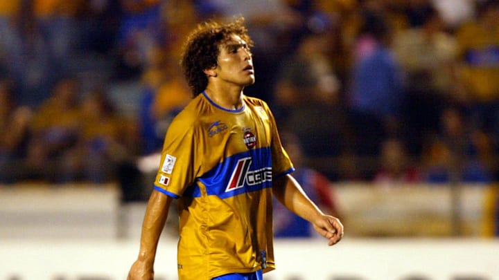 Salvador Cabanas of Tigres of Mexico wal