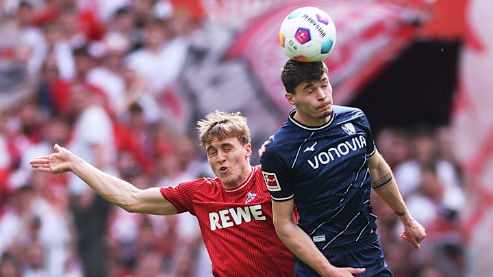 Ungewohntes Bild: Der 1. FC Köln spielt zu Hause ganz in Rot Ungewohntes Bild: Der 1. FC Köln spielt zu Hause ganz in Rot