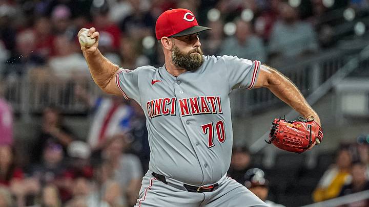 Sep 22, 2026; Cumberland, Georgia, USA; Cincinnati Reds pitcher Tejay Antone (70) pitches against the Atlanta Braves during the eighth inning at Truist Park. Mandatory Credit: Dale Zanine-Imagn Images Sep 22, 2026; Cumberland, Georgia, USA; Cincinnati Reds pitcher Tejay Antone (70) pitches against the Atlanta Braves during the eighth inning at Truist Park. Mandatory Credit: Dale Zanine-Imagn Images