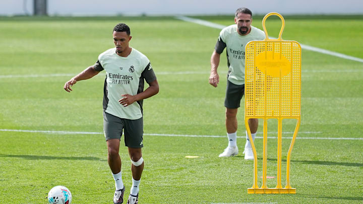 Trent Alexander-Arnold et Dani Carvajal Trent Alexander-Arnold et Dani Carvajal