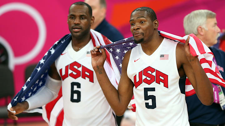 LeBron James (izquierda) y Kevin Durant ganaron el oro olímpico en Londres 2012