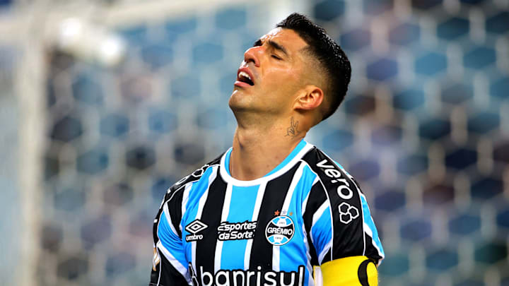 Atacante discute futuro com a direção tricolor