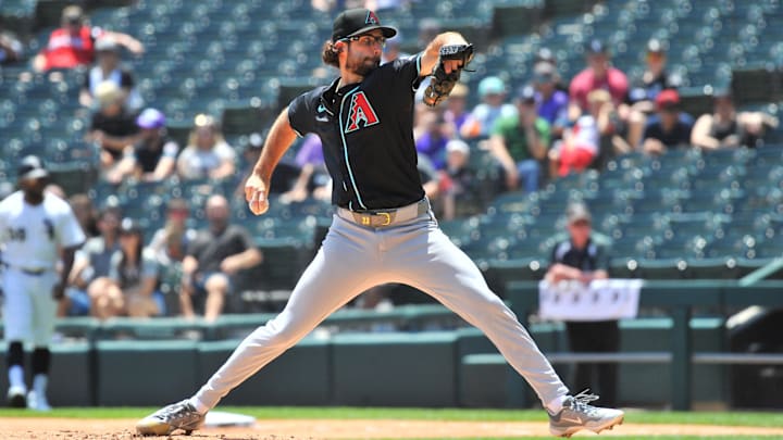Jun 25, 2025; Chicago, Illinois, USA; Arizona Diamondbacks pitcher Zac Gallen pitches during the first inning against the Chicago White Sox at Rate Field. Mandatory Credit: Patrick Gorski-Imagn Images