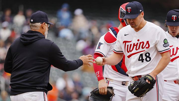 Apr 5, 2026; Minneapolis, Minnesota, USA; Minnesota Twins relief pitcher Justin Topa (48) relinquishes the ball to manager Derek Shelton after troubles with the Tampa Bay Rays in the tenth inning at Target Field. Mandatory Credit: Bruce Kluckhohn-Imagn Images Apr 5, 2026; Minneapolis, Minnesota, USA; Minnesota Twins relief pitcher Justin Topa (48) relinquishes the ball to manager Derek Shelton after troubles with the Tampa Bay Rays in the tenth inning at Target Field. Mandatory Credit: Bruce Kluckhohn-Imagn Images