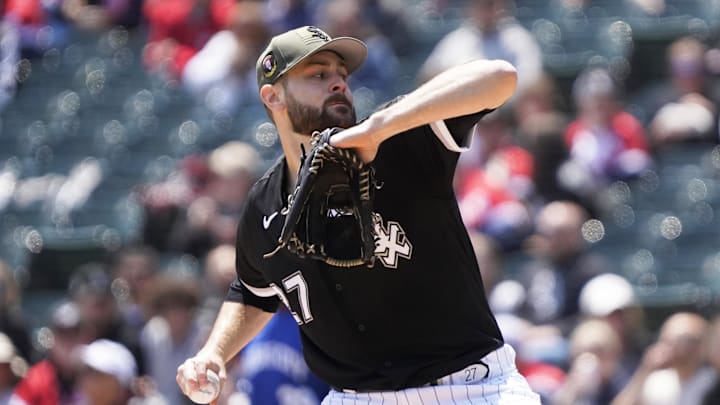 May 20, 2023; Chicago, Illinois, USA; Chicago White Sox starting pitcher Lucas Giolito (27) throws
