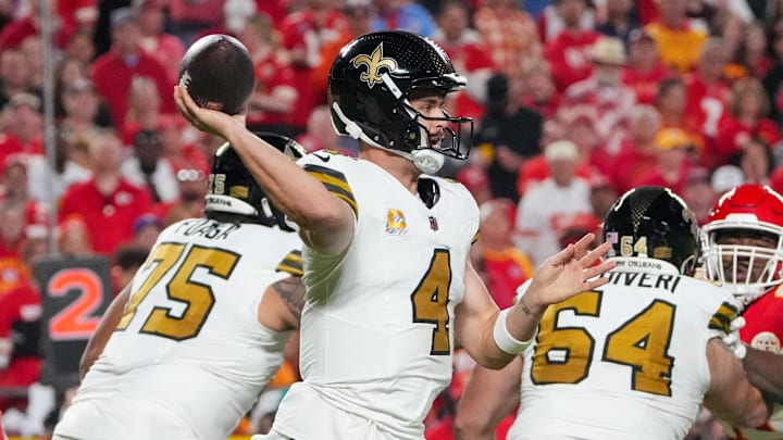 Oct 7, 2024; Kansas City, Missouri, USA; New Orleans Saints quarterback Derek Carr (4) throws a pass against the Kansas City Chiefs during the first half at GEHA Field at Arrowhead Stadium. Mandatory Credit: Denny Medley-Imagn Images Oct 7, 2024; Kansas City, Missouri, USA; New Orleans Saints quarterback Derek Carr (4) throws a pass against the Kansas City Chiefs during the first half at GEHA Field at Arrowhead Stadium. Mandatory Credit: Denny Medley-Imagn Images