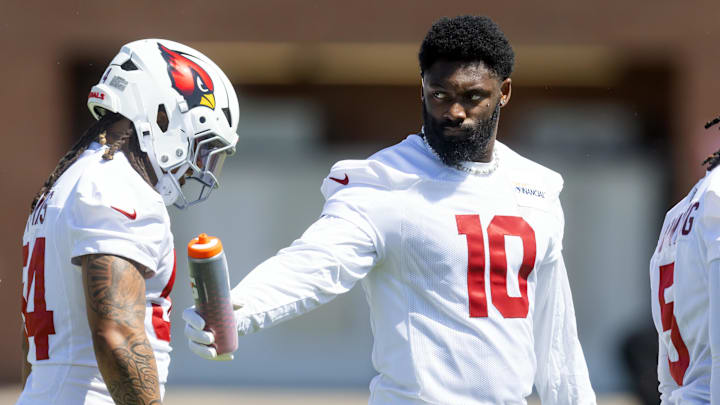 Jun 10, 2025; Tempe, AZ, USA; Arizona Cardinals linebacker Josh Sweat (10) shares water with a teammate during minicamp at the teams Arizona Cardinals Training Facility. Mandatory Credit: Mark J. Rebilas-Imagn Images Jun 10, 2025; Tempe, AZ, USA; Arizona Cardinals linebacker Josh Sweat (10) shares water with a teammate during minicamp at the teams Arizona Cardinals Training Facility. Mandatory Credit: Mark J. Rebilas-Imagn Images