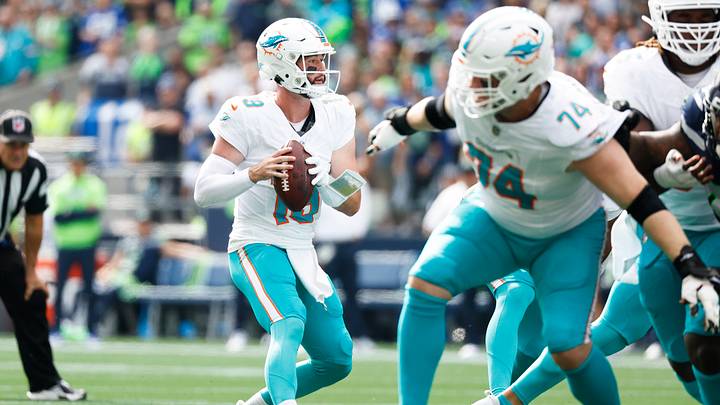 Sep 22, 2024; Seattle, Washington, USA; Miami Dolphins quarterback Skylar Thompson (19) looks to pass against the Seattle Seahawks during the first quarter at Lumen Field. Mandatory Credit: Joe Nicholson-Imagn Images Sep 22, 2024; Seattle, Washington, USA; Miami Dolphins quarterback Skylar Thompson (19) looks to pass against the Seattle Seahawks during the first quarter at Lumen Field. Mandatory Credit: Joe Nicholson-Imagn Images