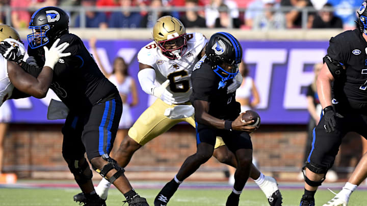 Nov 16, 2024; Dallas, Texas, USA; SMU Mustangs quarterback Kevin Jennings (7) eludes the rush of Boston College Eagles defensive end Donovan Ezeiruaku (6) during the first half at the Gerald J. Ford Stadium. Mandatory Credit: Jerome Miron-Imagn Images Nov 16, 2024; Dallas, Texas, USA; SMU Mustangs quarterback Kevin Jennings (7) eludes the rush of Boston College Eagles defensive end Donovan Ezeiruaku (6) during the first half at the Gerald J. Ford Stadium. Mandatory Credit: Jerome Miron-Imagn Images