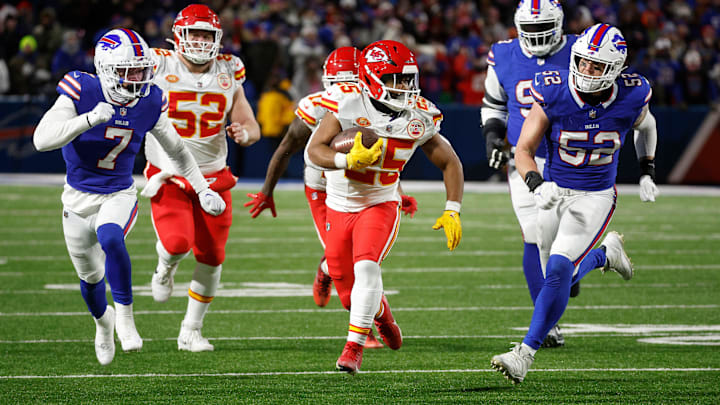 Kansas City Chiefs running back Clyde Edwards-Helaire (25) gets to the second level of the Bills defense. Kansas City Chiefs running back Clyde Edwards-Helaire (25) gets to the second level of the Bills defense.