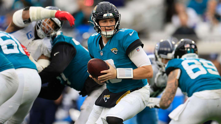 Jacksonville Jaguars quarterback Mac Jones (10) looks to handoff during the third quarter Sunday, Dec. 29, 2024 at EverBank Stadium in Jacksonville, Fla. The Jaguars held off the Titans 20-13. [Corey Perrine/Florida Times-Union]