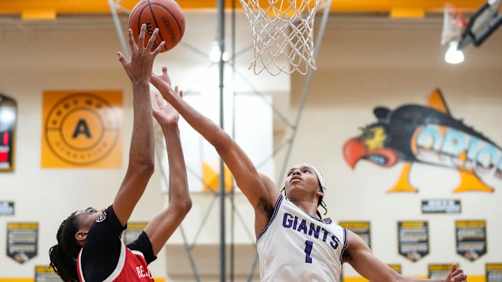 Isaiah Hill, a 7-foot big man in the 2027 class, excels at blocking shots. Syracuse basketball has offered the 4-star.