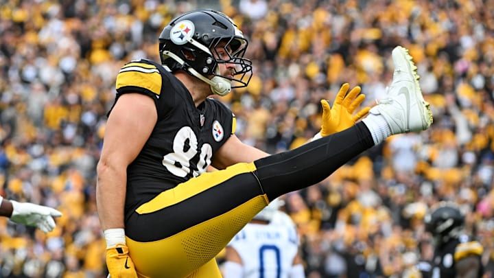 Nov 2, 2025; Pittsburgh, Pennsylvania, USA; Pittsburgh Steelers tight end Pat Freiermuth (88) scores a touchdown during the first half against the Indianapolis Colts at Acrisure Stadium. Mandatory Credit: Barry Reeger-Imagn Images