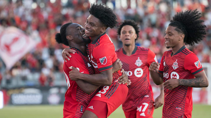 Kosi Thompson (R2), Jayden Nelson (R), Ralph Priso-Mbongue (...