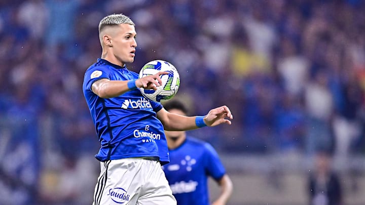 Vital volta a ficar à disposição da comissão técnica do Cruzeiro