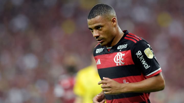 Uruguaio, agora, está entregue ao departamento médico