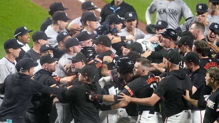 Yankees y Orioles se fueron a las manos en el partido del viernes 