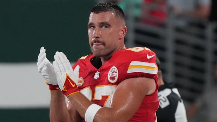 East Rutherford, NJ    October 1, 2023    Travis Kelce of the Chiefs in the first half. The New York Jets host the Kansas City Chiefs at MetLife Stadium in East Rutherford, NJ on October 1, 2023.