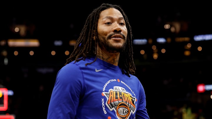 Derrick Rose tiene un pie fuera de los New York Knicks y probará el mercado