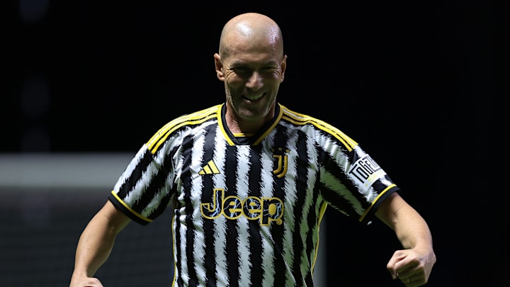 Zinédine Zidane pense que Lilian Thuram et une légende milanaise étaient dur à affronter. Zinédine Zidane pense que Lilian Thuram et une légende milanaise étaient dur à affronter.