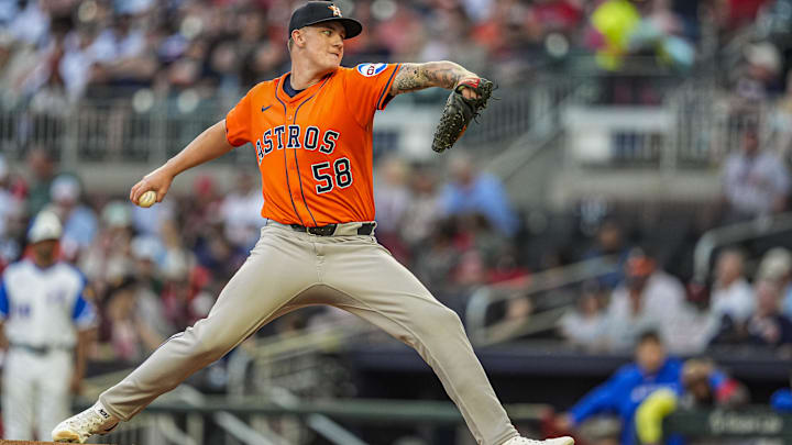 Brown pitching against the Braves in Georgia in an Orange Astros' unifor Brown pitching against the Braves in Georgia in an Orange Astros' unifor
