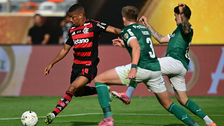Flamengo e Palmeiras entram em campo hoje