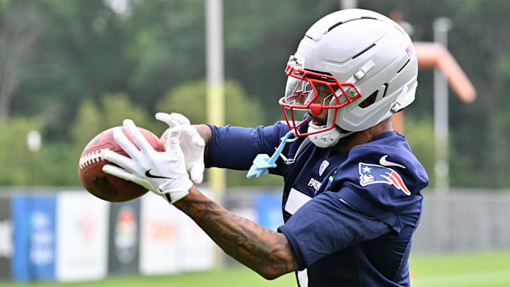 Jun 9, 2025; Foxborough, MA, USA; New England Patriots cornerback Carlton Davis III (7) makes a catch during minicamp at Gillette Stadium. Mandatory Credit: Eric Canha-Imagn Images