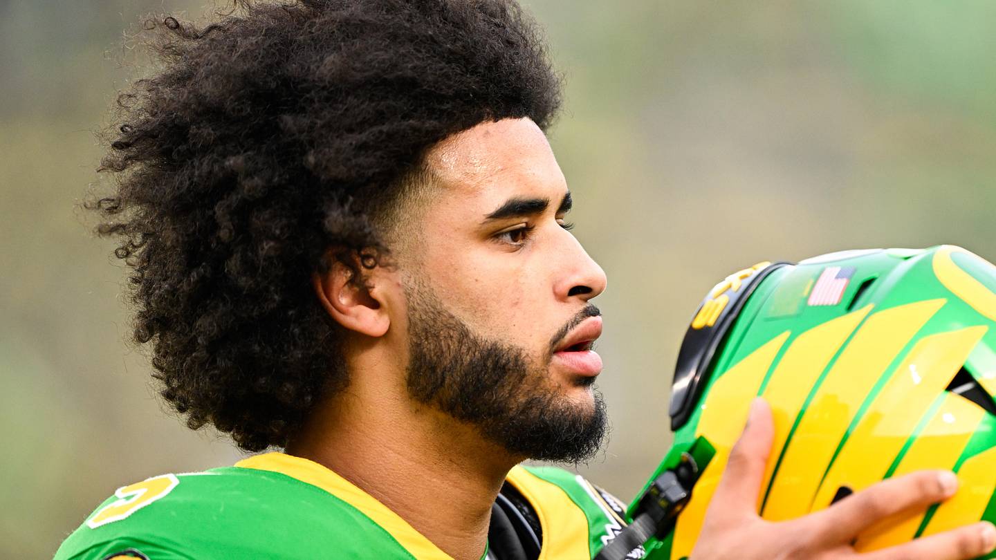 Malik Benson Details What Surprised Him About Oregon Quarterback Dante Moore