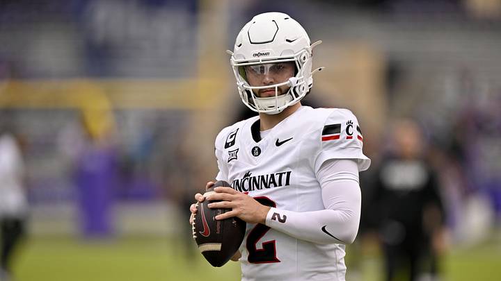 Nov 29, 2025; Fort Worth, Texas, USA; Cincinnati Bearcats quarterback Brendan Sorsby (2) warms up before the game against the TCU Horned Frogs at Amon G. Carter Stadium. Mandatory Credit: Jerome Miron-Imagn Images Nov 29, 2025; Fort Worth, Texas, USA; Cincinnati Bearcats quarterback Brendan Sorsby (2) warms up before the game against the TCU Horned Frogs at Amon G. Carter Stadium. Mandatory Credit: Jerome Miron-Imagn Images