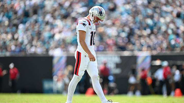 Sep 27, 2026; Jacksonville, Florida, USA; New England Patriots quarterback Drake Maye (10) walks on the field during the second quarter against the Jacksonville Jaguars at EverBank Stadium. Mandatory Credit: Melina Myers-Imagn Images Sep 27, 2026; Jacksonville, Florida, USA; New England Patriots quarterback Drake Maye (10) walks on the field during the second quarter against the Jacksonville Jaguars at EverBank Stadium. Mandatory Credit: Melina Myers-Imagn Images