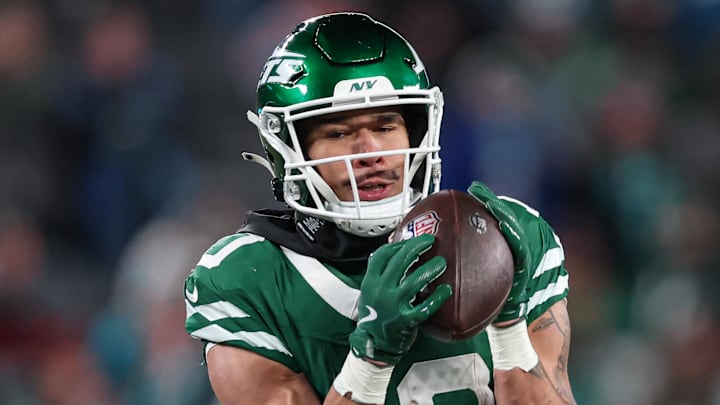 Jan 5, 2025; East Rutherford, New Jersey, USA; New York Jets wide receiver Allen Lazard (10) catches the ball during the second half against the Miami Dolphins at MetLife Stadium. Mandatory Credit: Vincent Carchietta-Imagn Images