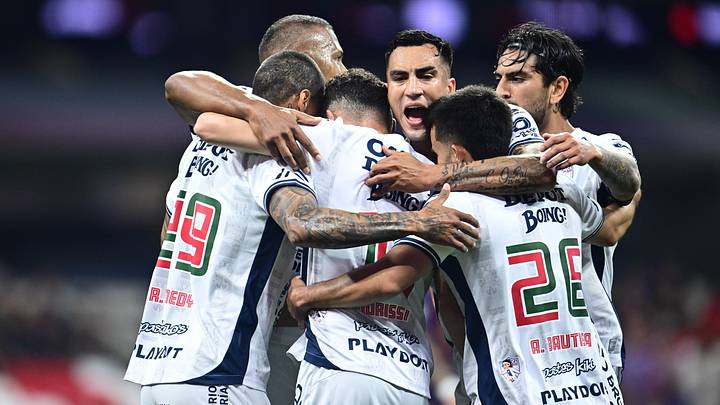 Pachuca derrotó 3-0 al Atlante en el Estadio Azteca. Pachuca derrotó 3-0 al Atlante en el Estadio Azteca.