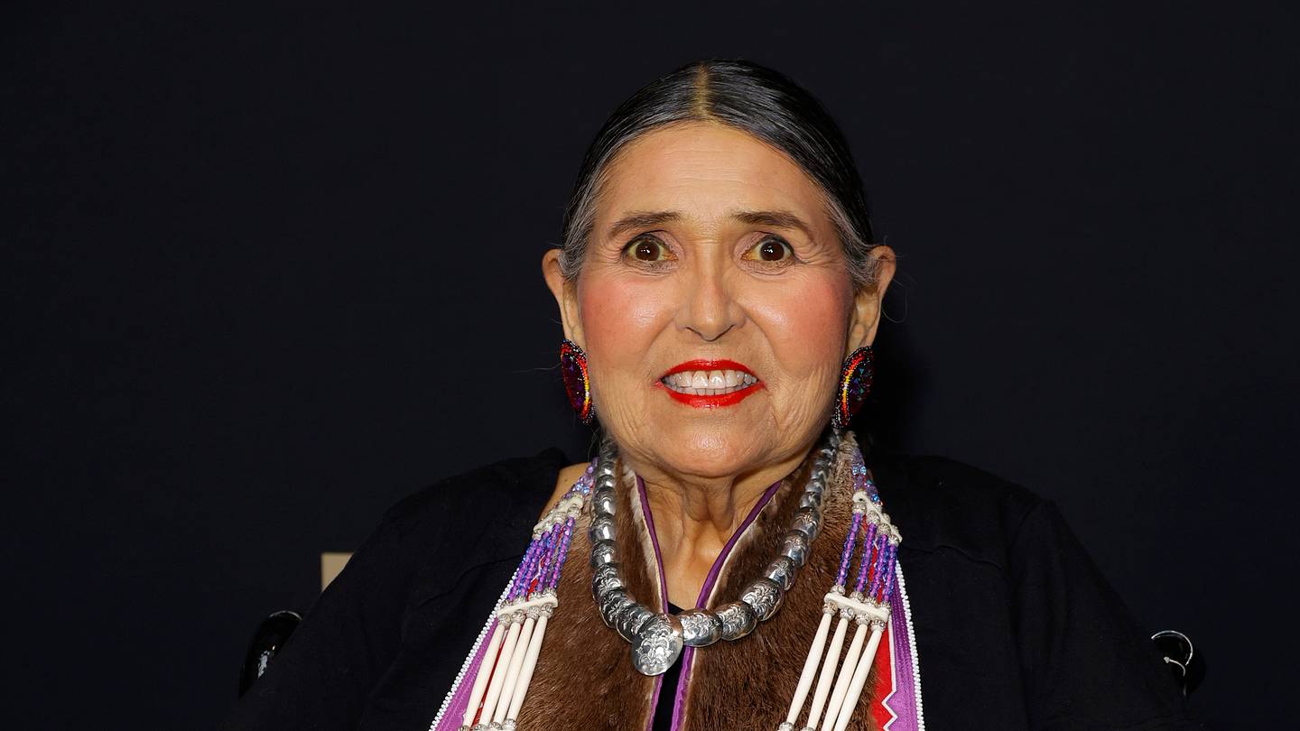 sacheen littlefeather net worth - Ilustrasi 3