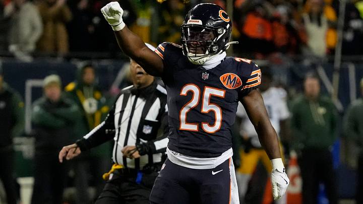 Chicago Bears running back Kyle Monangai (25) reacts after a first down carry against the Green Bay Packers during the first half of an NFC Wild Card Round game at Soldier Field. Mandatory Credit: David Banks-Imagn Images Chicago Bears running back Kyle Monangai (25) reacts after a first down carry against the Green Bay Packers during the first half of an NFC Wild Card Round game at Soldier Field. Mandatory Credit: David Banks-Imagn Images