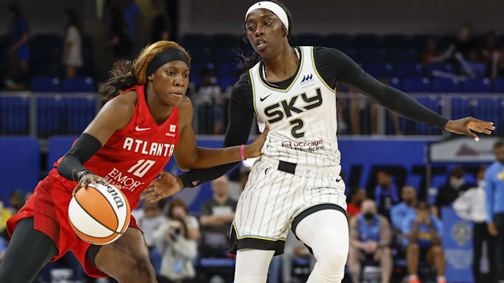 Atlanta Dream guard Rhyne Howard (10) drives to the basket.