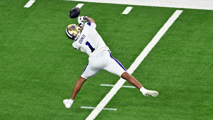 Jan 8, 2024; Houston, TX, USA; Washington Huskies wide receiver Rome Odunze (1) is unable to make
