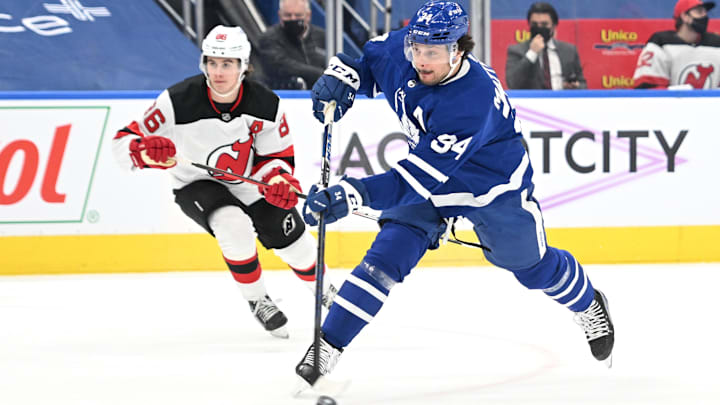 Jan 31, 2022; Toronto, Ontario, CAN;  Toronto Maple Leafs forward Auston Matthews (34) shoots the puck to score
his first goal against New Jersey Devils in the first period at Scotiabank Arena. Mandatory Credit: Dan Hamilton-Imagn Images
