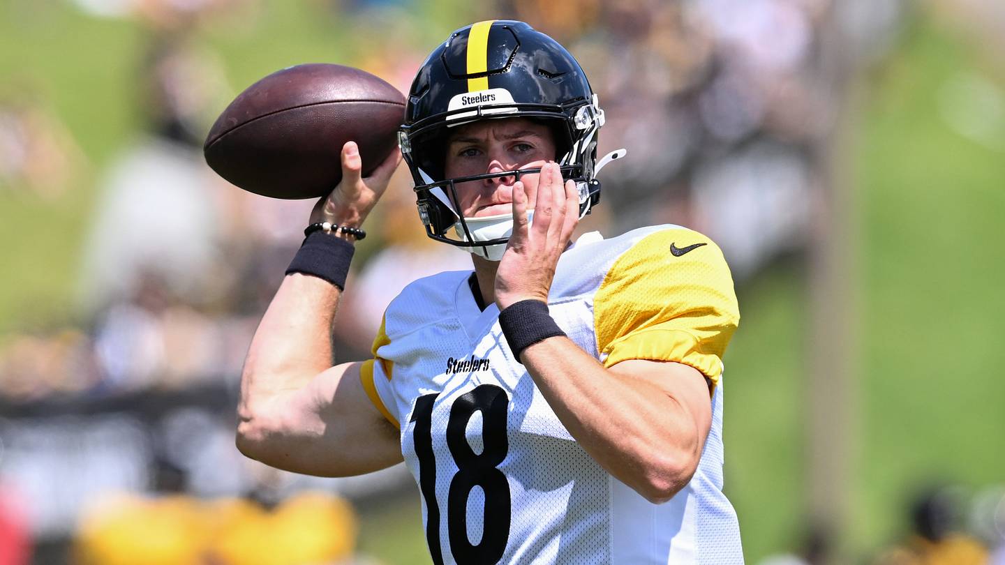 Will Howard, giovane quarterback dei Steelers, entra in campo durante il preseason e mostra potenziale