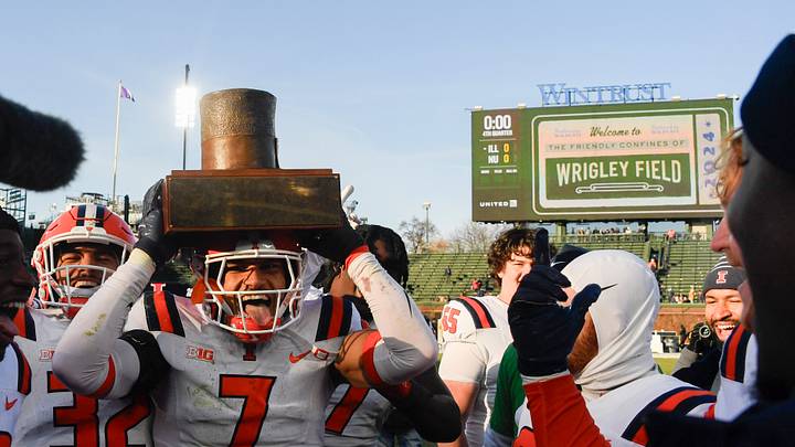 Nov 30, 2024; Chicago, Illinois, USA; Illinois Fighting Illini defensive back Matthew Bailey (7) holds the ÒLand of LincolnÓ trophy after a game against the Northwestern Wildcats at Wrigley Field. Mandatory Credit: Matt Marton-Imagn Images Nov 30, 2024; Chicago, Illinois, USA; Illinois Fighting Illini defensive back Matthew Bailey (7) holds the ÒLand of LincolnÓ trophy after a game against the Northwestern Wildcats at Wrigley Field. Mandatory Credit: Matt Marton-Imagn Images