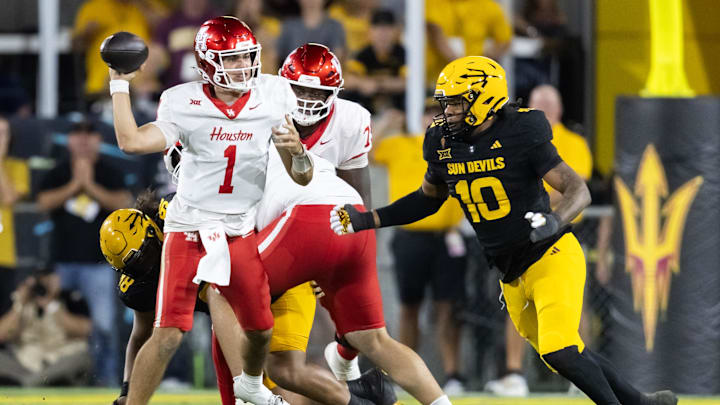 Oct 25, 2025; Tempe, Arizona, USA; Houston Cougars quarterback Conner Weigman (1) against Arizona State Sun Devils defensive lineman Clayton Smith (10) in the first half at Mountain America Stadium. Mandatory Credit: Mark J. Rebilas-Imagn Images Oct 25, 2025; Tempe, Arizona, USA; Houston Cougars quarterback Conner Weigman (1) against Arizona State Sun Devils defensive lineman Clayton Smith (10) in the first half at Mountain America Stadium. Mandatory Credit: Mark J. Rebilas-Imagn Images