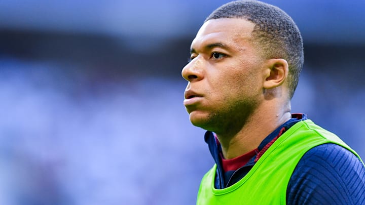 Kylian Mbappé processa PSG por dívida milionária