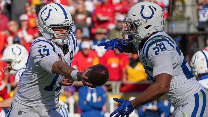 Nov 23, 2025; Kansas City, Missouri, USA; Indianapolis Colts quarterback Daniel Jones (17) hands off to running back Jonathan Taylor (28) against the Kansas City Chiefs during the game at GEHA Field at Arrowhead Stadium. Mandatory Credit: Denny Medley-Imagn Images Nov 23, 2025; Kansas City, Missouri, USA; Indianapolis Colts quarterback Daniel Jones (17) hands off to running back Jonathan Taylor (28) against the Kansas City Chiefs during the game at GEHA Field at Arrowhead Stadium. Mandatory Credit: Denny Medley-Imagn Images