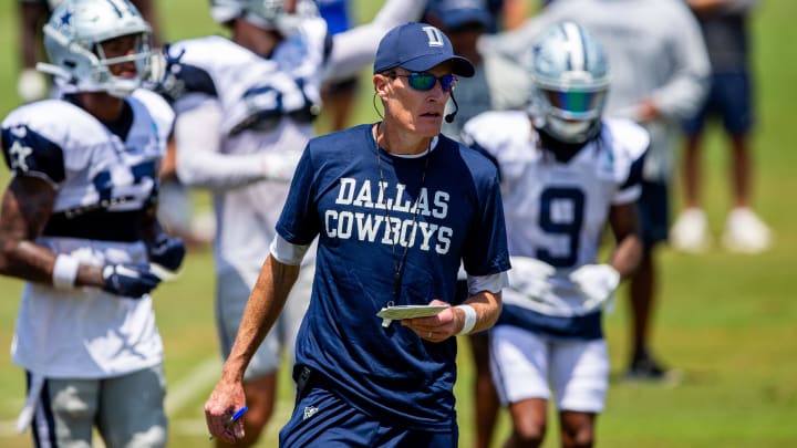 Jul 31, 2023; Oxnard, CA, USA; Dallas Cowboys special teams coordinator John Fassel during training Jul 31, 2023; Oxnard, CA, USA; Dallas Cowboys special teams coordinator John Fassel during training