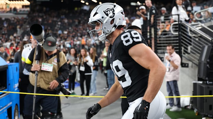 Sep 15, 2025; Paradise, Nevada, USA; Las Vegas Raiders tight end Brock Bowers (89) takes the field for warm ups before the game against the Los Angeles Chargers at Allegiant Stadium. Mandatory Credit: Kiyoshi Mio-Imagn Images